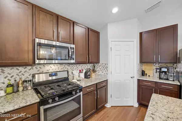 Jacksonville, FL 32256,7603 SUNNYDALE LN