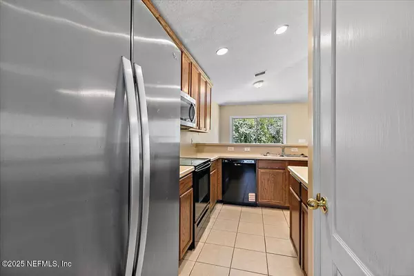 Jacksonville, FL 32218,2328 EISNER DR