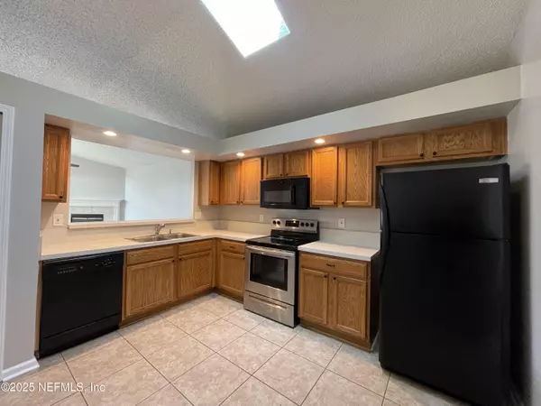 Jacksonville, FL 32225,1138 E HOMARD BLVD E