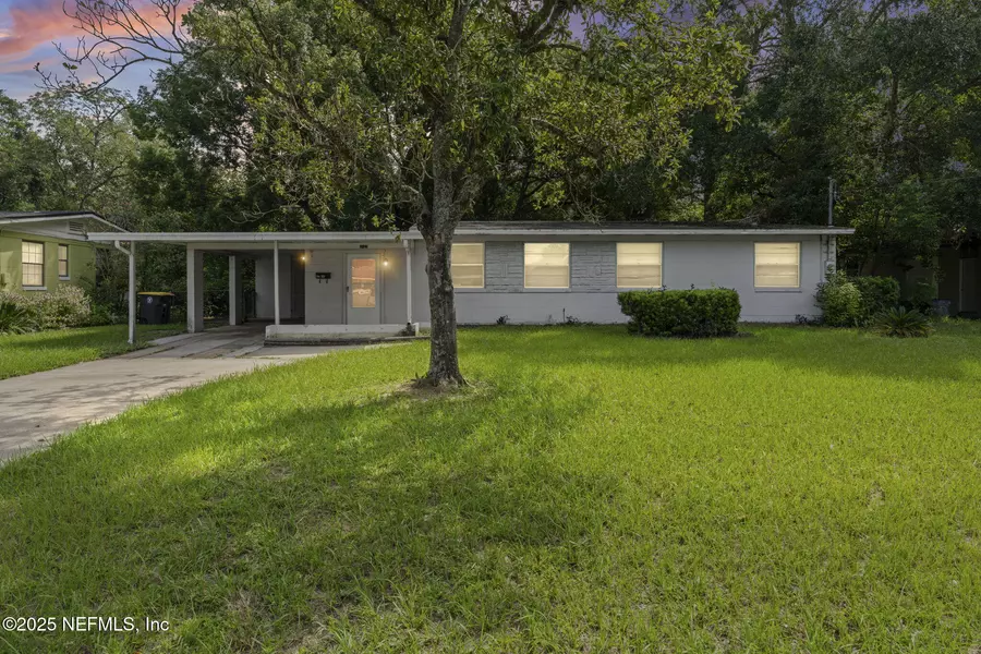 3827 COLEBROOKE DR, Jacksonville, FL 32210