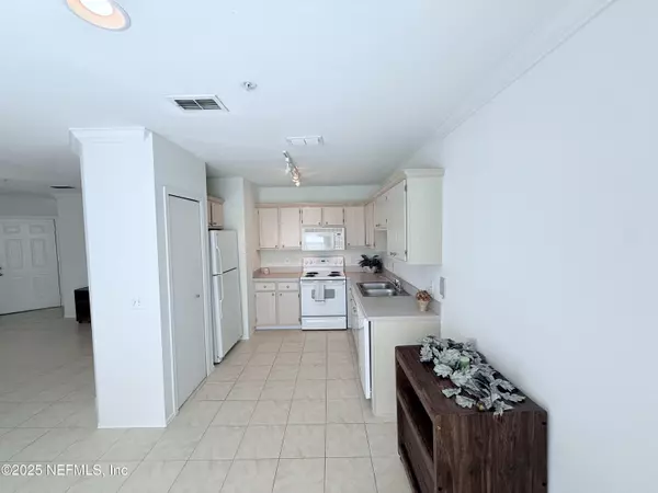 Jacksonville Beach, FL 32250,1701 THE GREENS WAY #1523