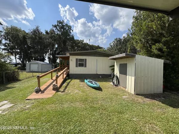 Hawthorne, FL 32640,15102 US-301