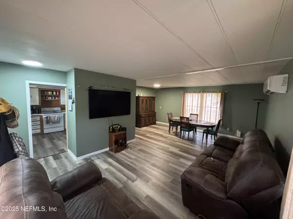 Hawthorne, FL 32640,15102 US-301