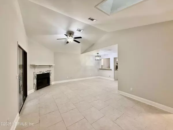 Jacksonville, FL 32257,3801 CROWN POINT RD #1074
