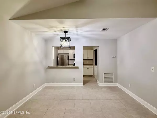 Jacksonville, FL 32257,3801 CROWN POINT RD #1074