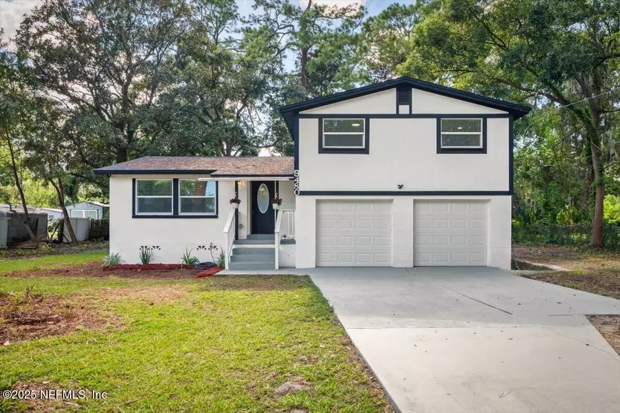 9480 CARBONDALE DR E, Jacksonville, FL 32208