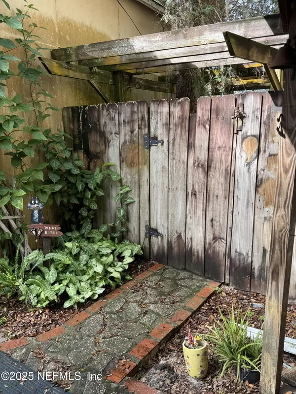 Silver Springs, FL 34488,1100 SE 170TH CT