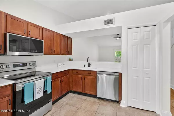 Atlantic Beach, FL 32233,714 AQUATIC DR