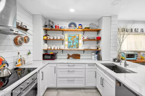 Jacksonville Beach, FL 32250,1800 THE GREENS WAY ##110