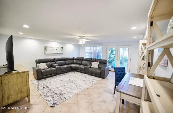 Jacksonville Beach, FL 32250,819 4TH AVE N
