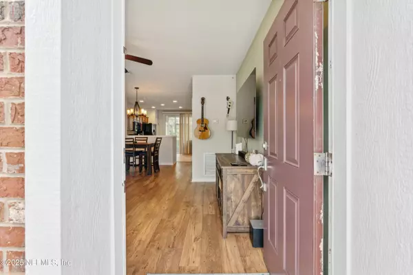 Jacksonville, FL 32256,8122 SUMMERGATE CT