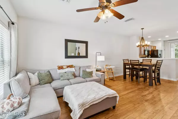 Jacksonville, FL 32256,8122 SUMMERGATE CT