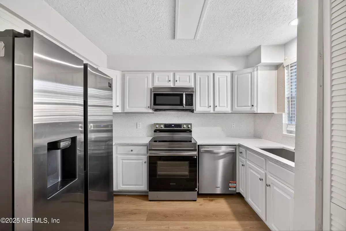 Jacksonville, FL 32217,4915 BAYMEADOWS RD #11A