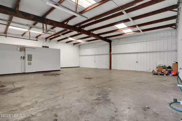 Jacksonville, FL 32216,8802 CORPORATE SQUARE CT #302