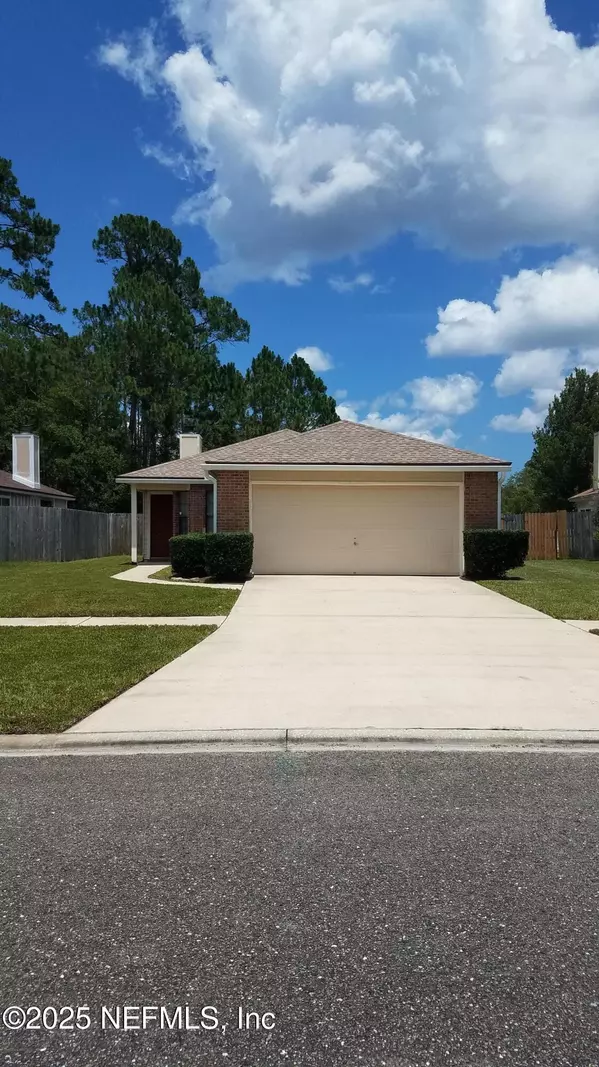 1911 HUNTERS TRACE CIR, Middleburg, FL 32068