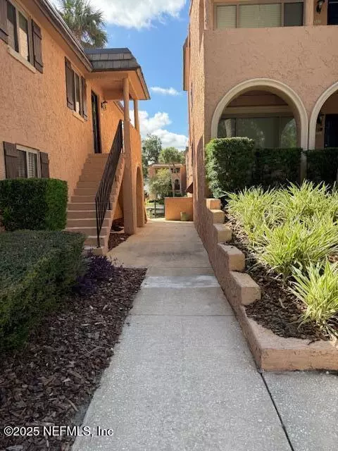 Jacksonville, FL 32210,5375 ORTEGA FARMS BLVD #310