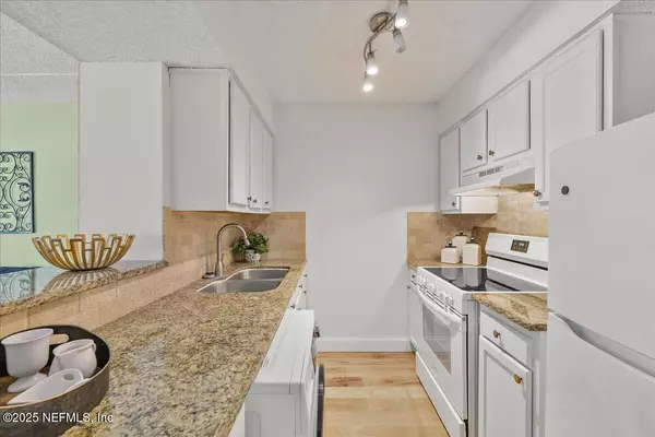 Jacksonville Beach, FL 32250,222 14TH AVE #104D