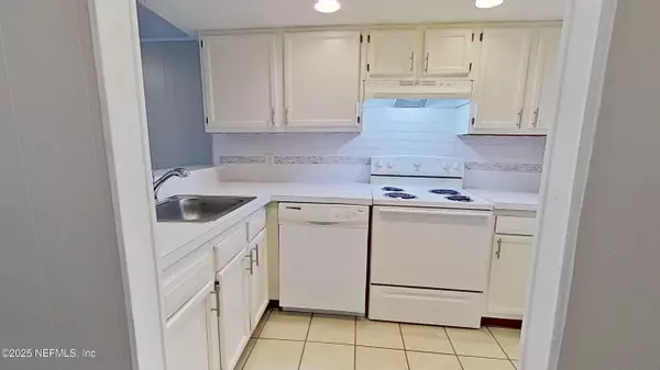 Jacksonville Beach, FL 32250,330 6TH AVE N #D