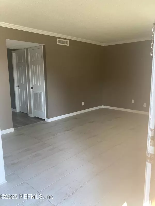 Jacksonville, FL 32217,4803 EVENLODE LN #B-1-B