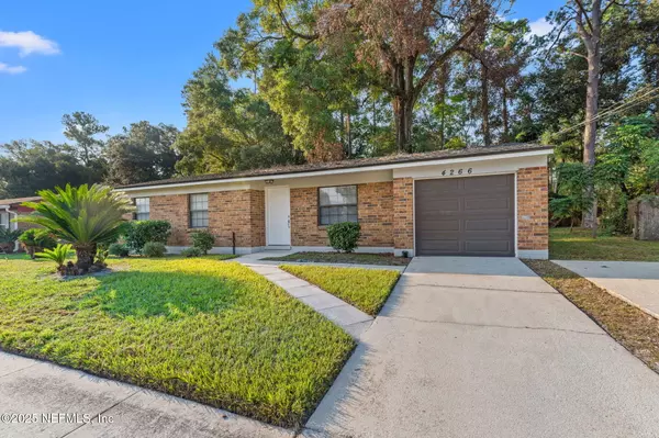 4266 KEY ADAM DR, Jacksonville, FL 32218