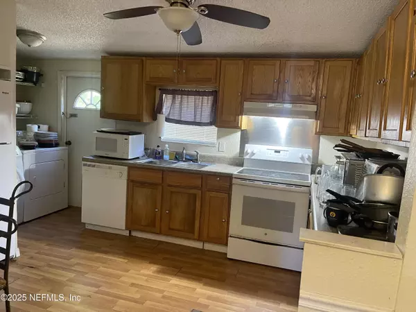 Satsuma, FL 32189,102 DALTON CT