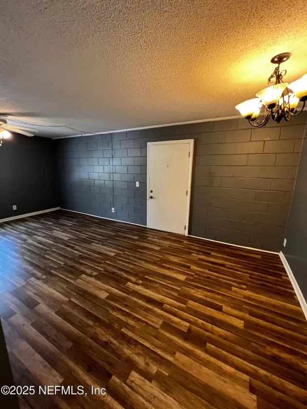 Jacksonville Beach, FL 32250,402 LOWER 8TH AVE #4
