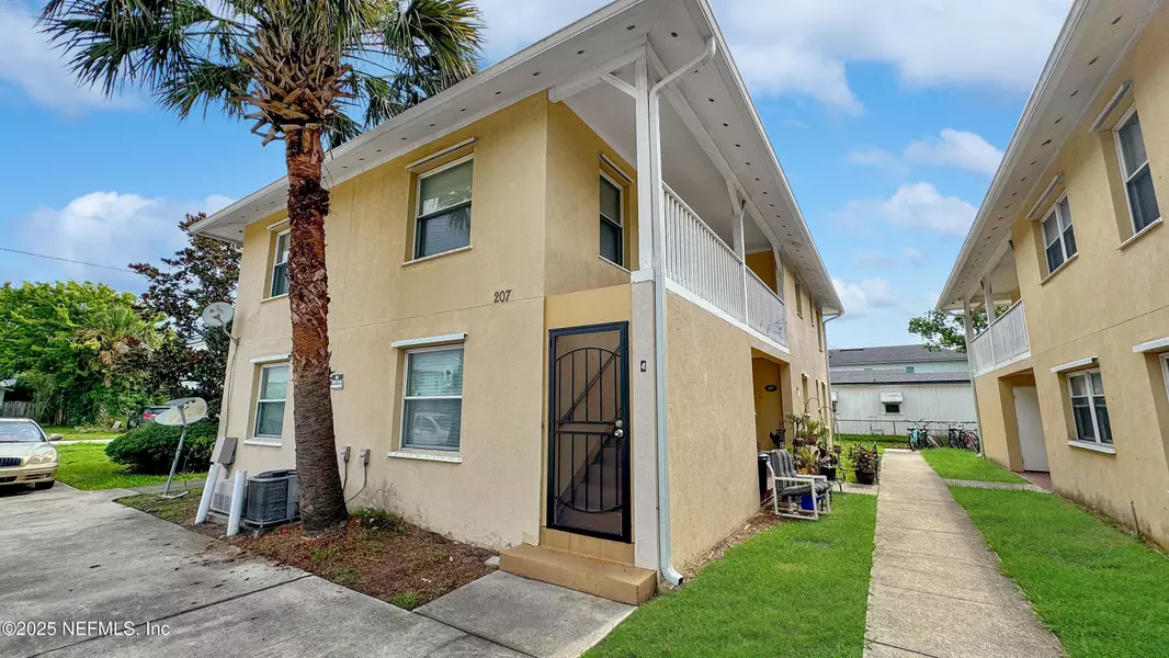 207 7TH ST S #4, Jacksonville Beach, FL 32250