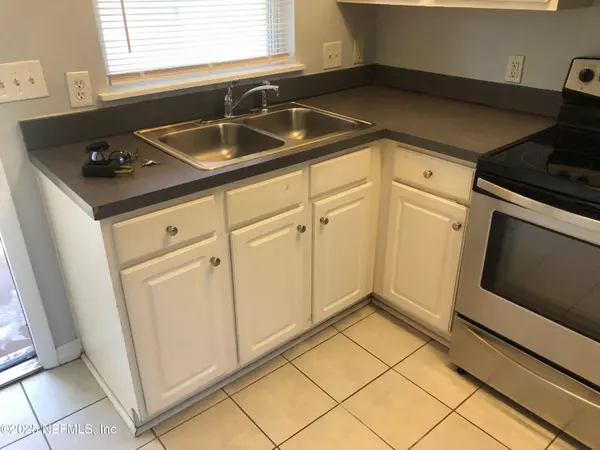 Jacksonville Beach, FL 32250,207 7TH ST S #4