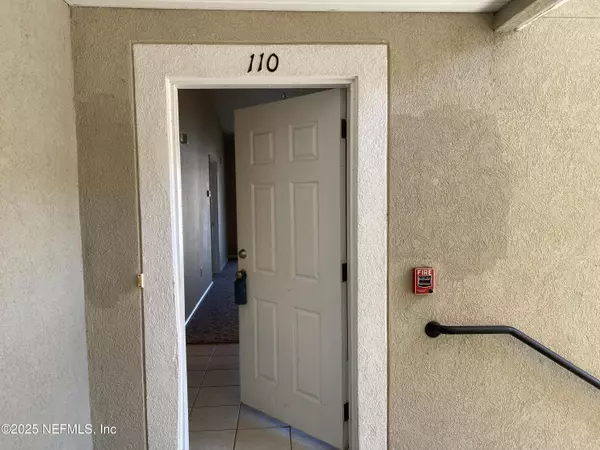 Jacksonville, FL 32244,6100 MAGGIES CIR #110