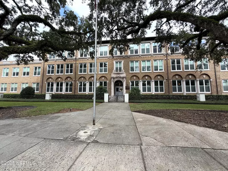 2525 COLLEGE ST #2204, Jacksonville, FL 32204