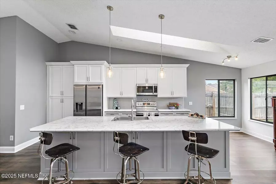 8013 WEATHER VANE DR, Jacksonville, FL 32244