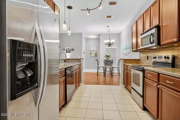 Jacksonville, FL 32256,7067 DEER LODGE CIR #110