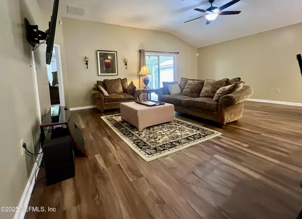 Jacksonville, FL 32244,9221 FALLSMILL DR