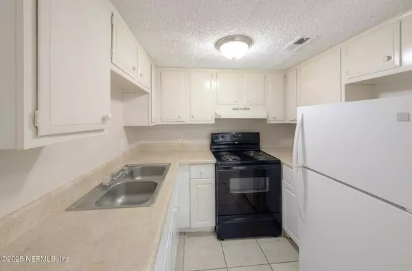 Jacksonville, FL 32277,2873 YELLOW PINE CT #4