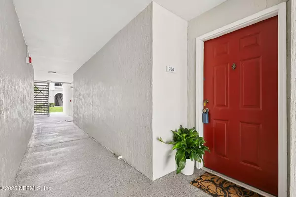 Jacksonville, FL 32224,3591 S KERNAN BLVD #206