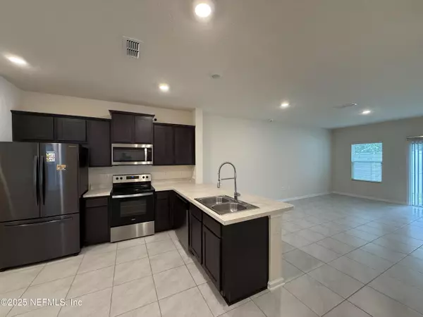 Jacksonville, FL 32218,967 OBSERVATORY Pkwy