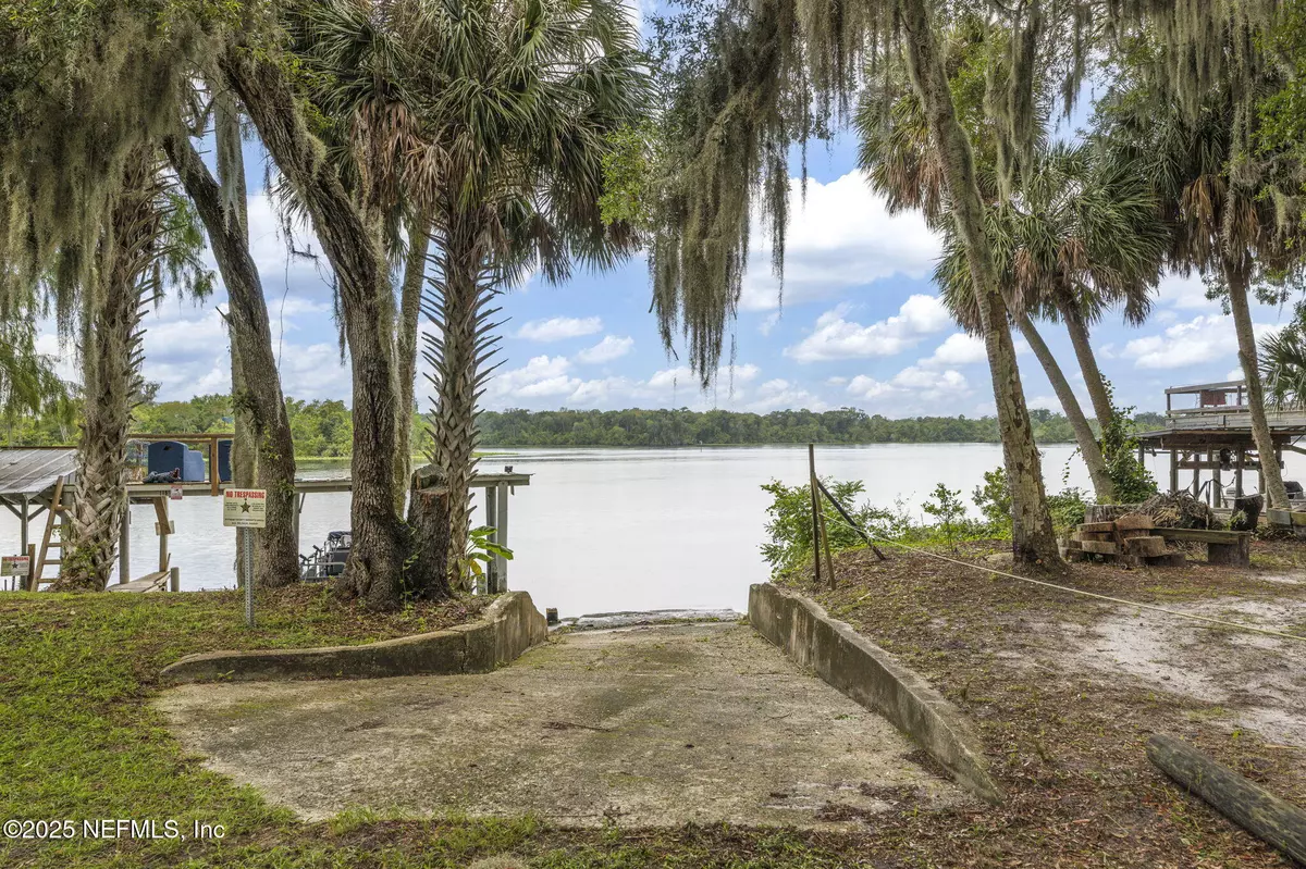Satsuma, FL 32189,109 CODY DR