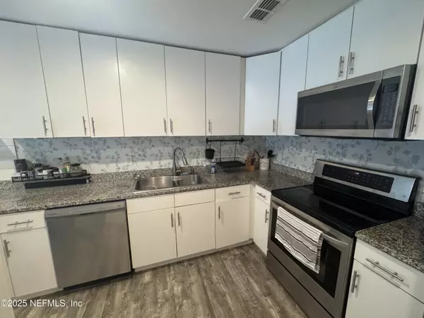 Jacksonville, FL 32244,8508 W STURBRIDGE CIR W