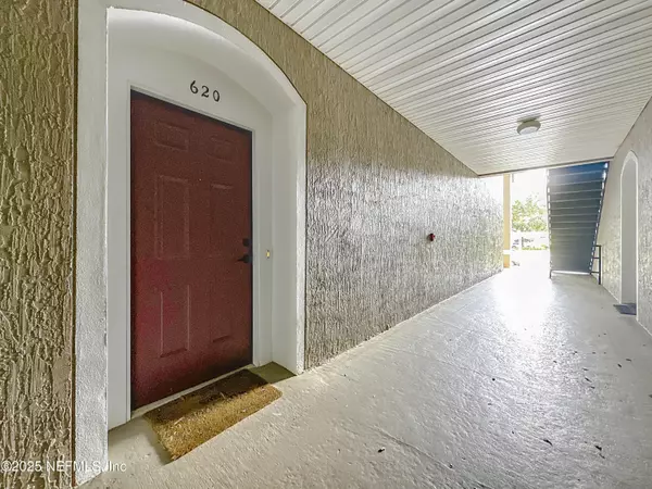 Jacksonville, FL 32256,10550 BAYMEADOWS RD #620