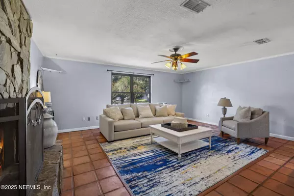 Fleming Island, FL 32003,975 FLOYD ST