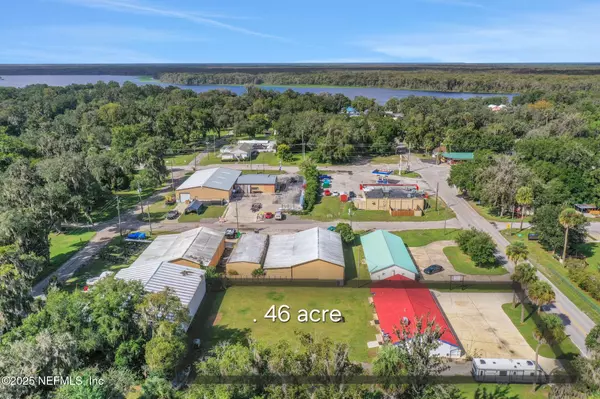 Welaka, FL 32193,413 ELM ST