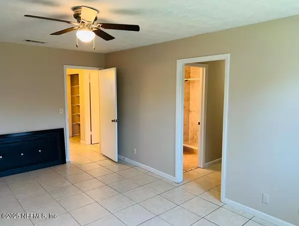 Jacksonville, FL 32217,4915 BAYMEADOWS RD #12C