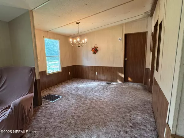 Interlachen, FL 32148,910 OFARRELL AVE