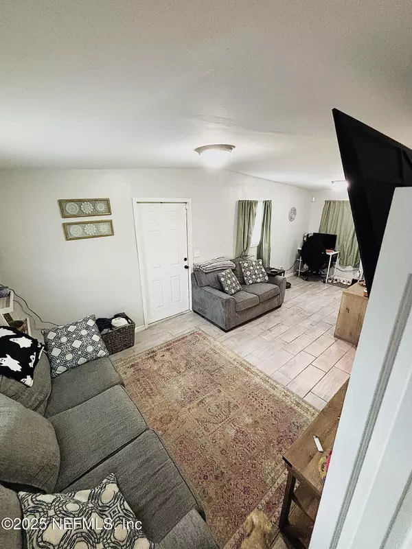 Jacksonville, FL 32218,913 DE PAUL DR