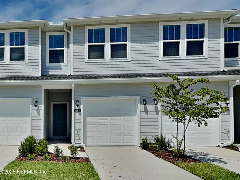 594 HOLLY LAKES DR, Orange Park, FL 32073