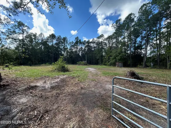 16448 N VILLAGE GREEN DR N, Jacksonville, FL 32234
