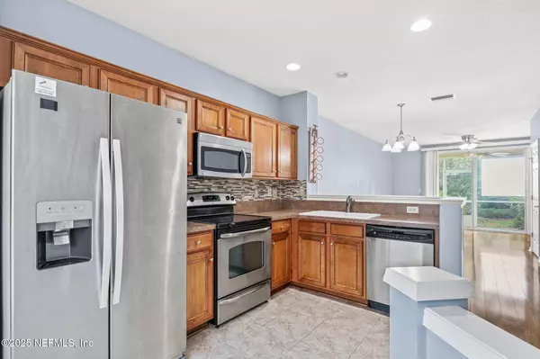 Jacksonville, FL 32256,8120 SUMMER GATE CT