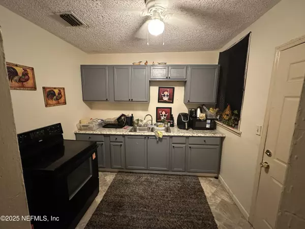 Jacksonville, FL 32254,957 ODESSA DR E