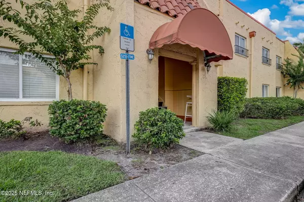 6561 MISSION CT #4, Jacksonville, FL 32217