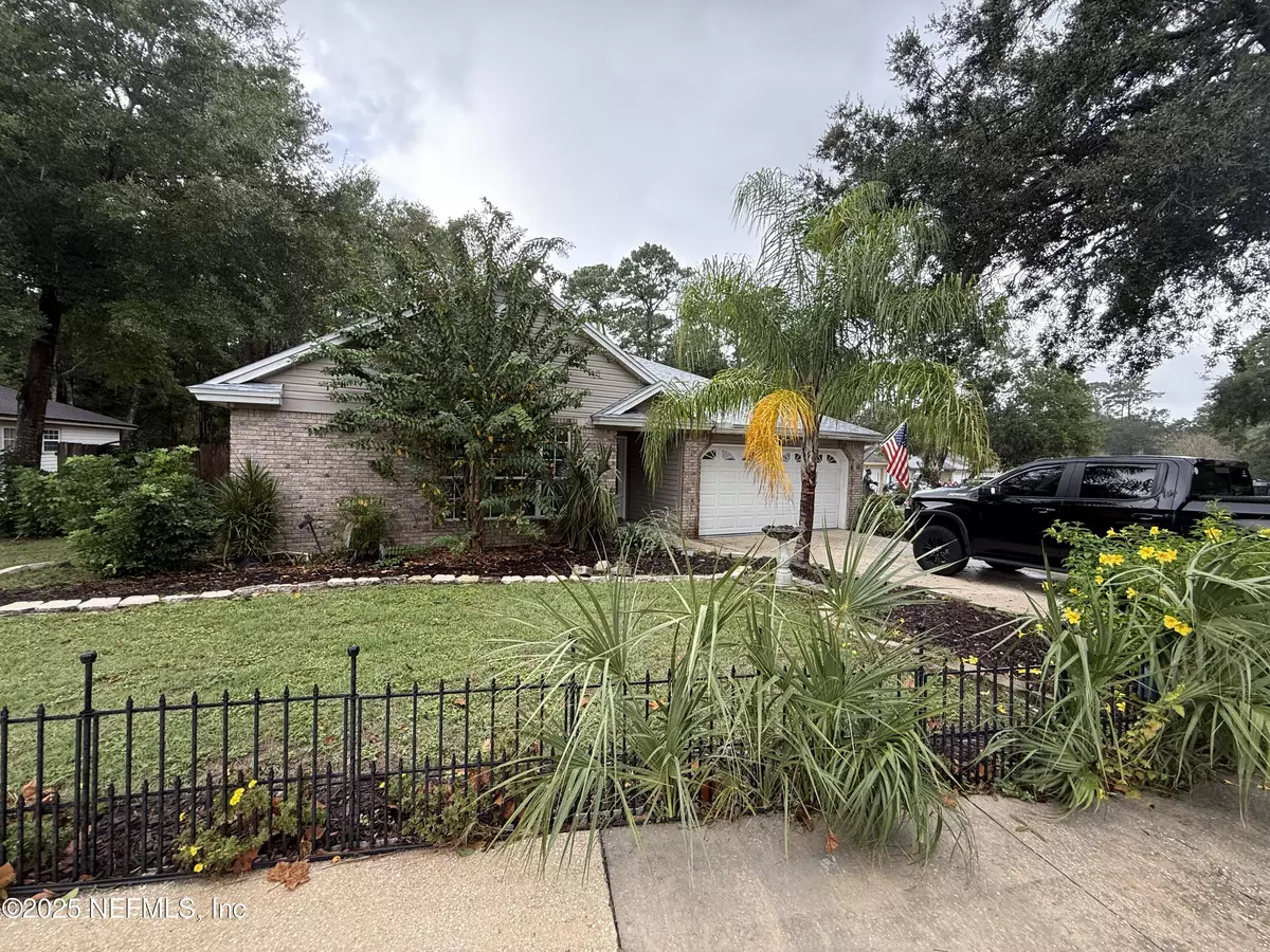 Jacksonville, FL 32225,958 LONG LAKE DR